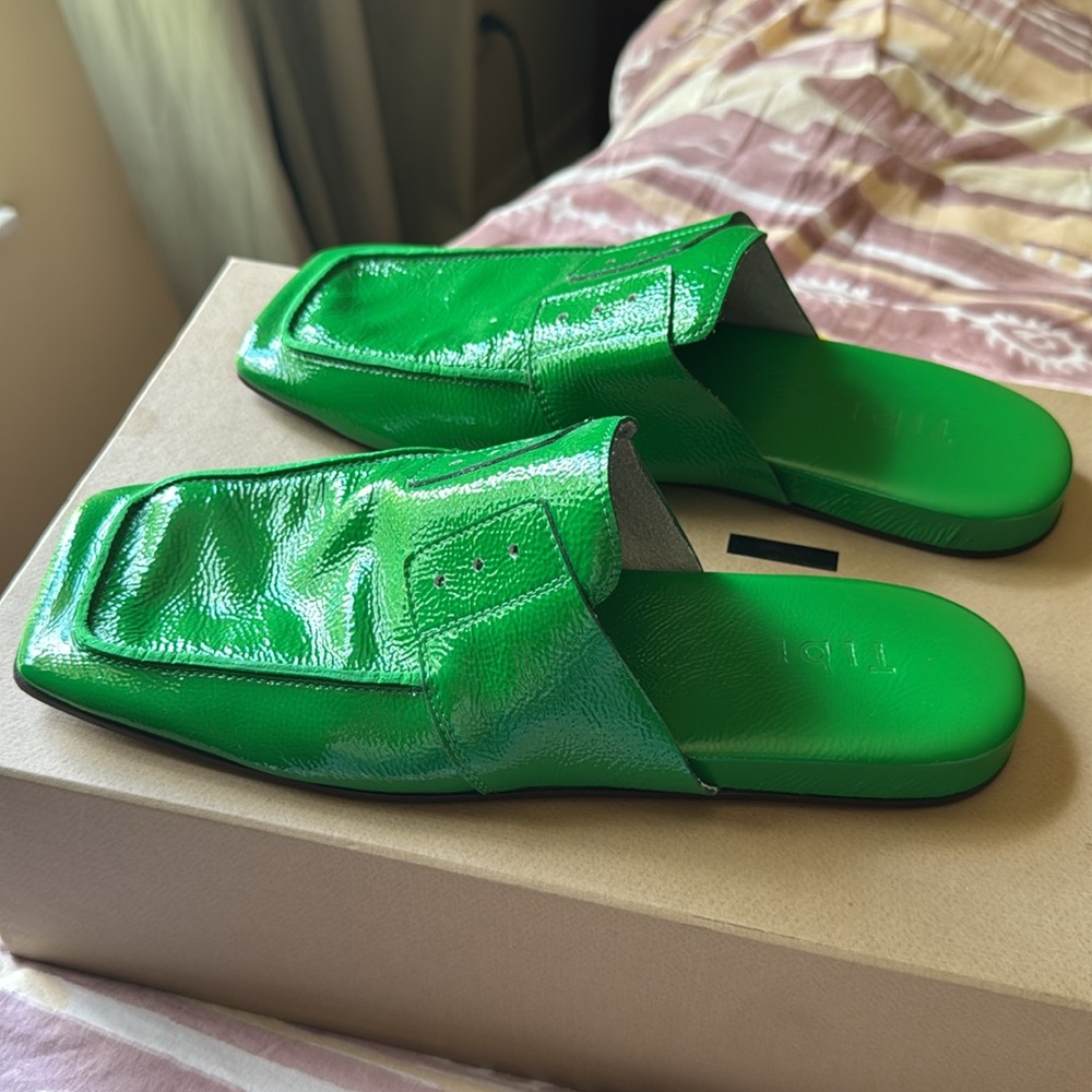 Tibi Granger slide in green crinkle patent size 40, EUC $150 - Picture 3 of 7